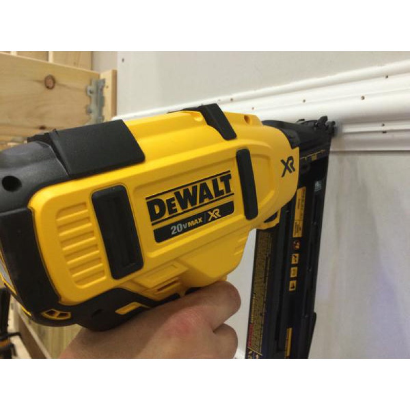 DeWALT DCN660B 20V MAX XR 16-Guage 2-1/2" Li-Ion Angled Finish Nailer -Bare Tool - Image 4