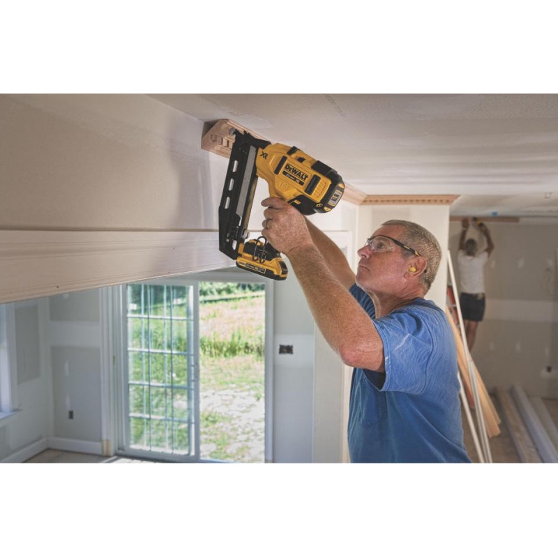 DeWALT DCN660B 20V MAX XR 16-Guage 2-1/2" Li-Ion Angled Finish Nailer -Bare Tool - Image 6