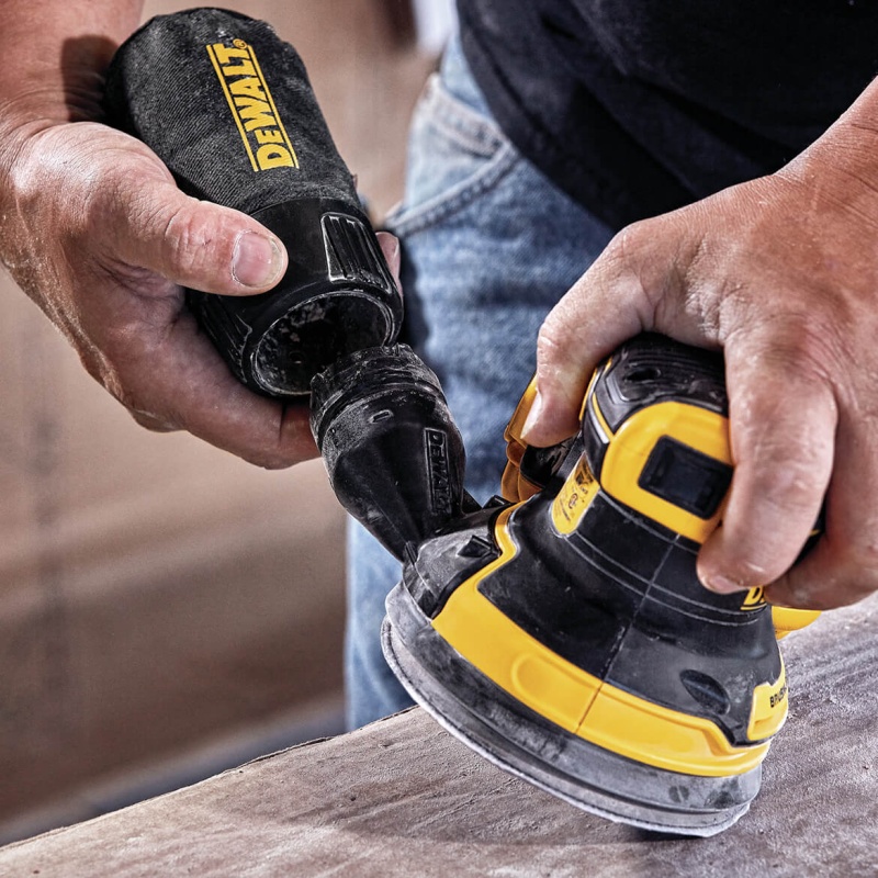 DeWALT DCW210P1 20V 5-Inch 5.0Ah Brushless Random Orbital Sander Kit - Image 7