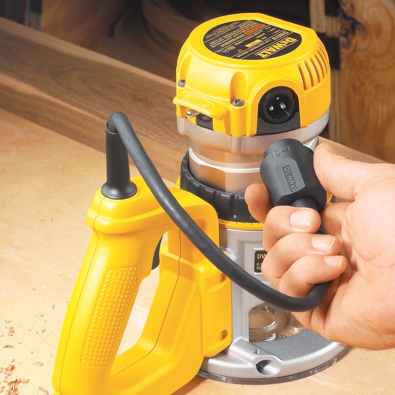 DeWALT DW618D 2-1/4 HP Heavy-Duty Maximum Motor HP EVS D-Handle Router - Image 4