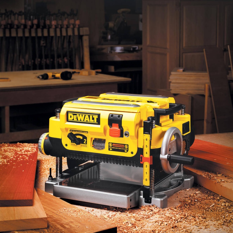 DeWALT DW735X 13-Inch Two-Speed Woodworking Thickness Planer + Tables & Knives - Image 4