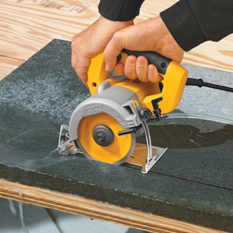 DeWALT DWC860W HD 4-3/8'' 10.8 Amp Wet Dry Tile Stone Masonry Saw - Image 2