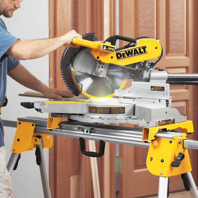 DeWALT DWS780 12" Double Bevel Sliding Compound Miter Saw - Image 4