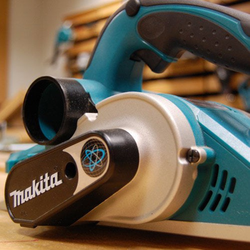 Makita KP0800K 3-1/4" 6.5 Amp 31/4" Wide 3/32" Deep Ergonomic Corded Planer Kit - Image 2