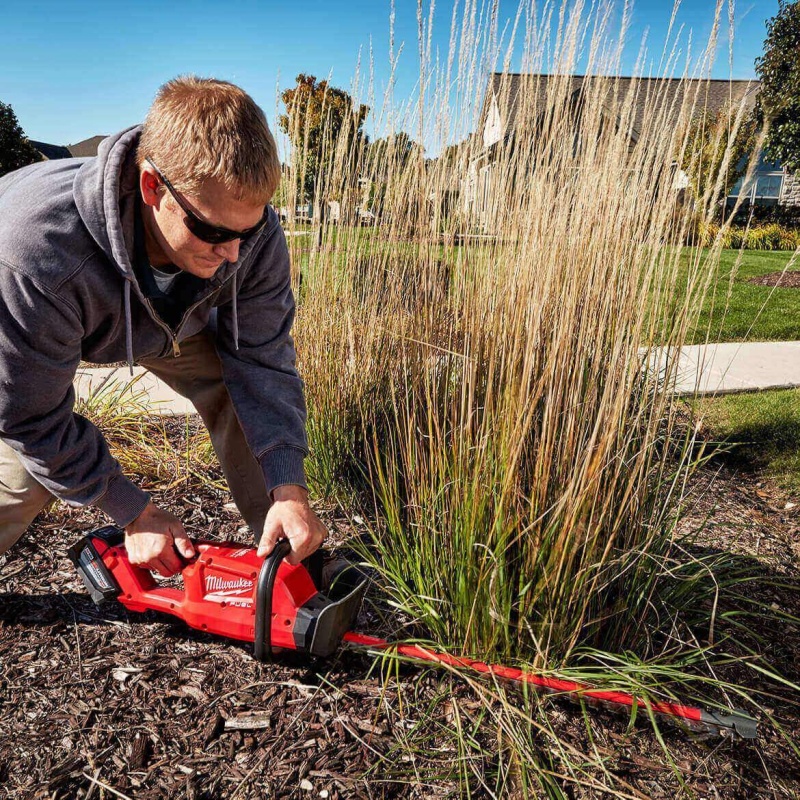 Milwaukee 2726-80 M18 FUEL 18V 3/4" Cordless Hedge Trimmer - Bare, Reconditioned - Image 7