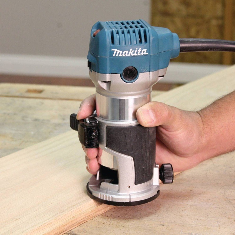 Makita RT0701C 1-1/4 HP 10,000-30,000 Rpm Variable Speed Compact Router - Image 2